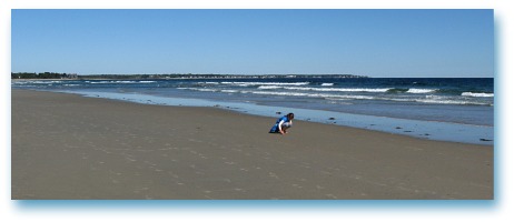 wells-beach-maine-child